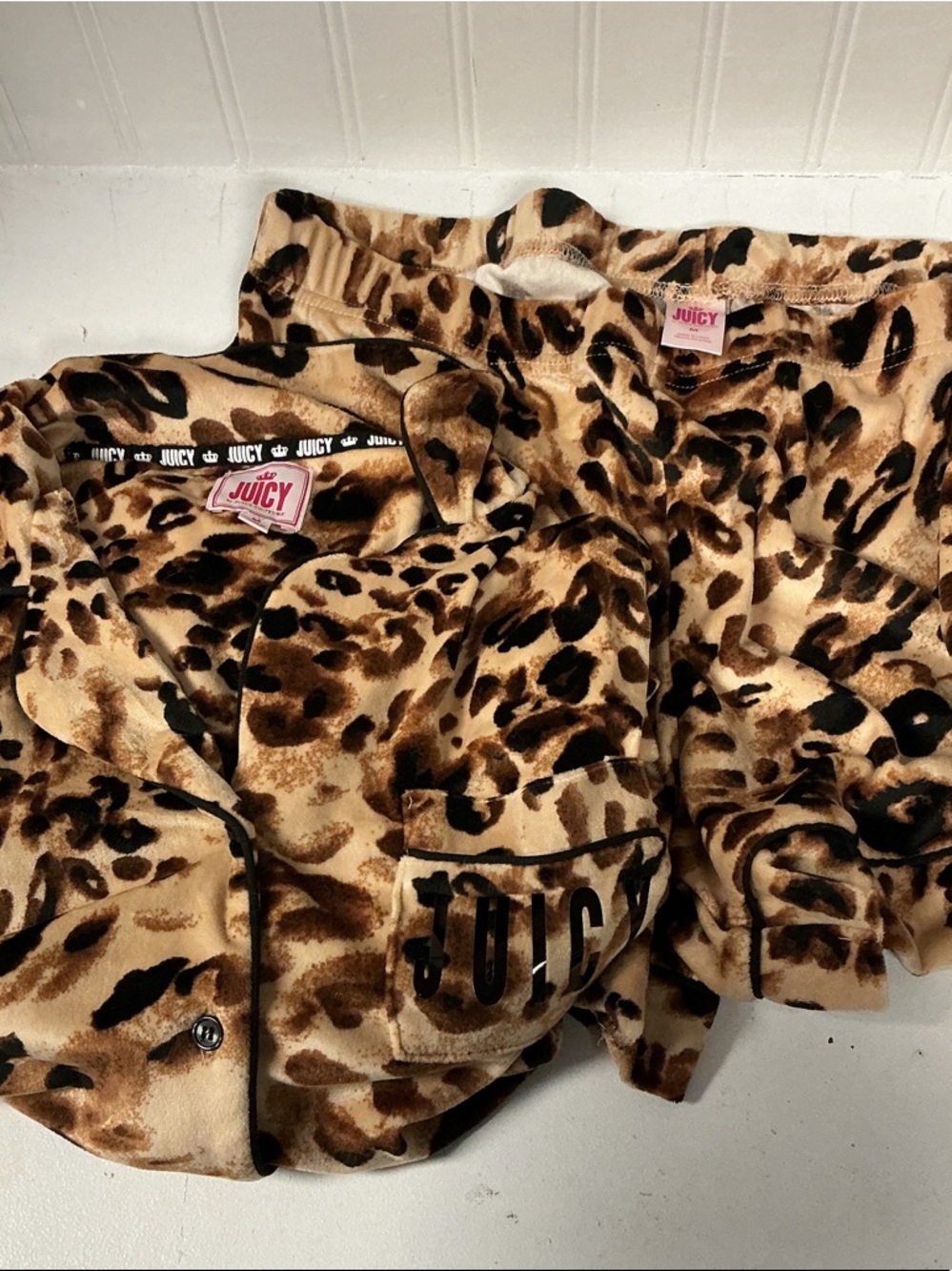 Juicy Couture Leopard-Print Plush Pajama Set - Brown & Black